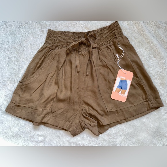 NWT Woman’s Shorts - Picture 3 of 7